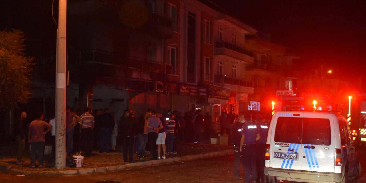 Züccaciye mağazası alev alev yandı