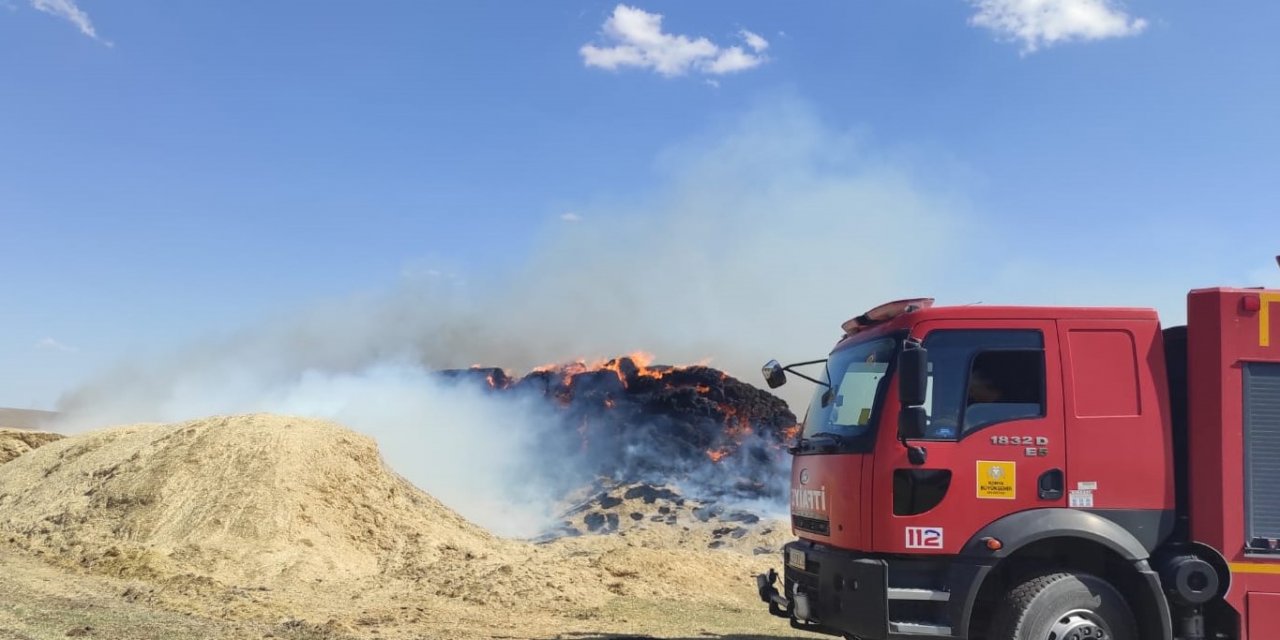 Konya Kulu'da 10 bin saman balyası alev alev yandı