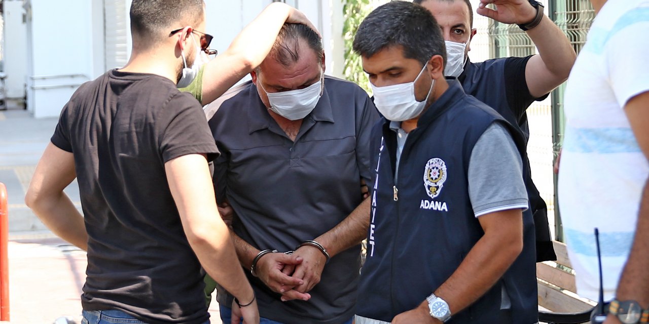 Öldürdüğü anne ve kardeşi defnedilirken Hatay Vali Yardımcısı adliyeye sevk edildi