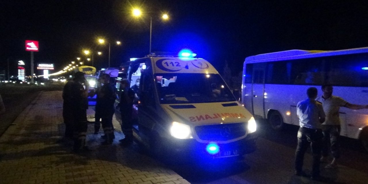 Hatalı sollama kazaya neden oldu! 2’si ağır 10 yaralı