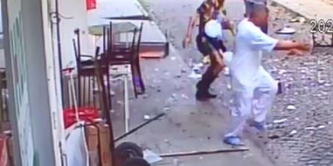 Lokanta sahibi ocağı yakmaya çalışırken ortalık savaş alanına döndü