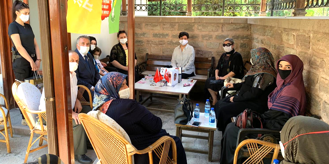 Konya Valisi'nin eşi Dr. Ruhan Özkan'dan şehit aileleri derneklerine ziyaret