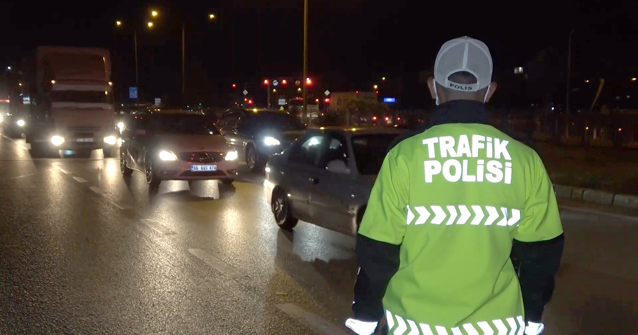 43 ili bağlayan kilit kavşakta araçlar tampon tampona ilerliyor