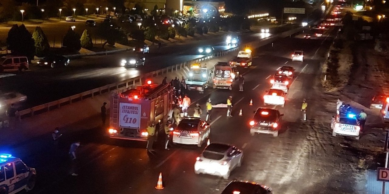 Yolun karşısına geçmek isterken üç otomobilin çarptığı genç feci şekilde can verdi