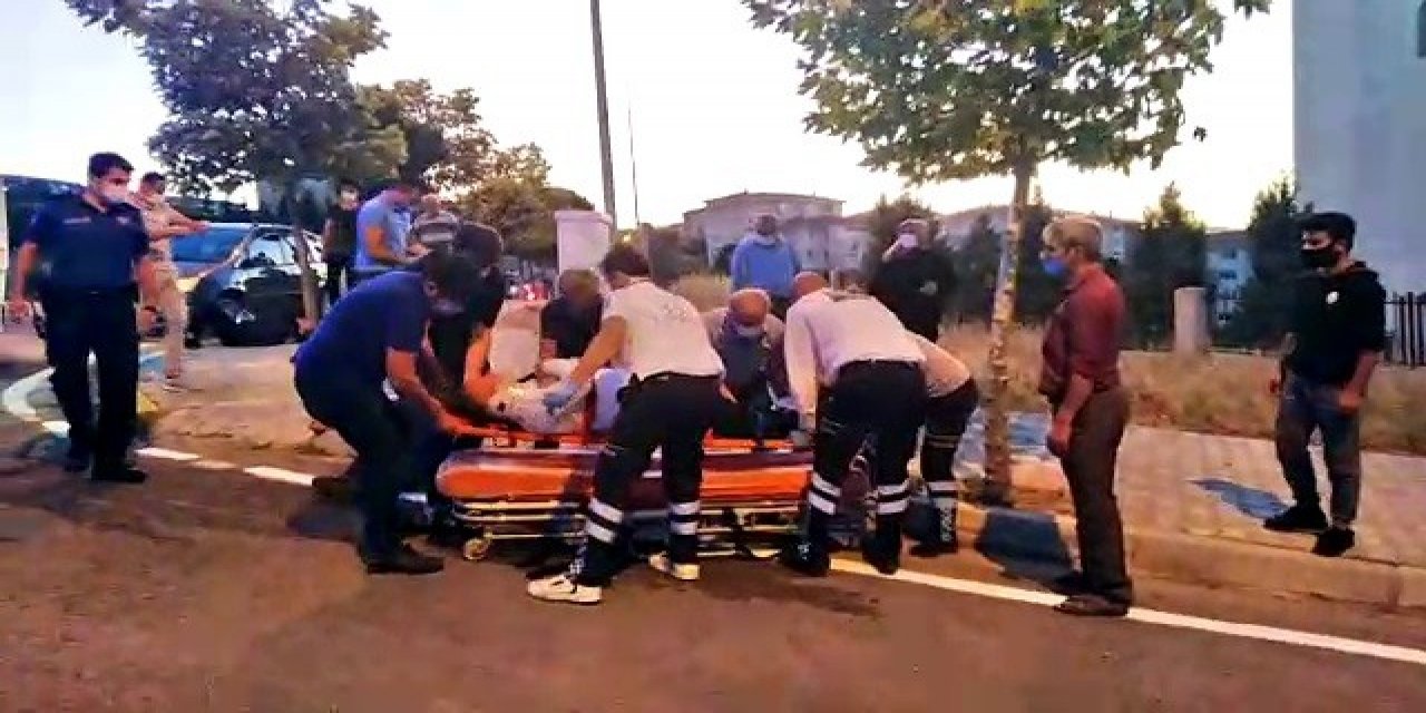 Freni boşalan kamyonun sürücüsü kendisini dışarıya attı! Çarptığı otomobilde 5 kişi yaralandı