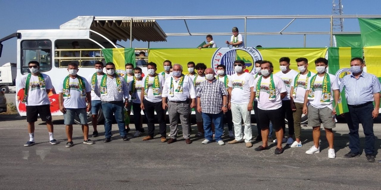 3. Bölgesel LİG'e çıkan takımın maskeli konvoylu lig atlama sevinci