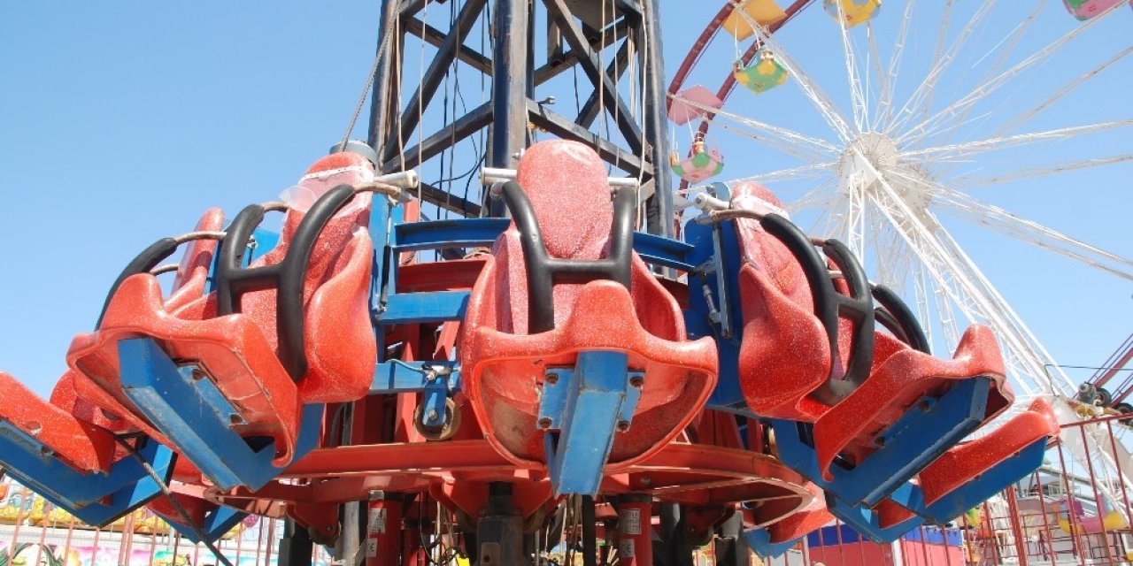 Lunaparkta oyuncağın halatı koptu! Yüksekten düşen 3 kişi yaralandı