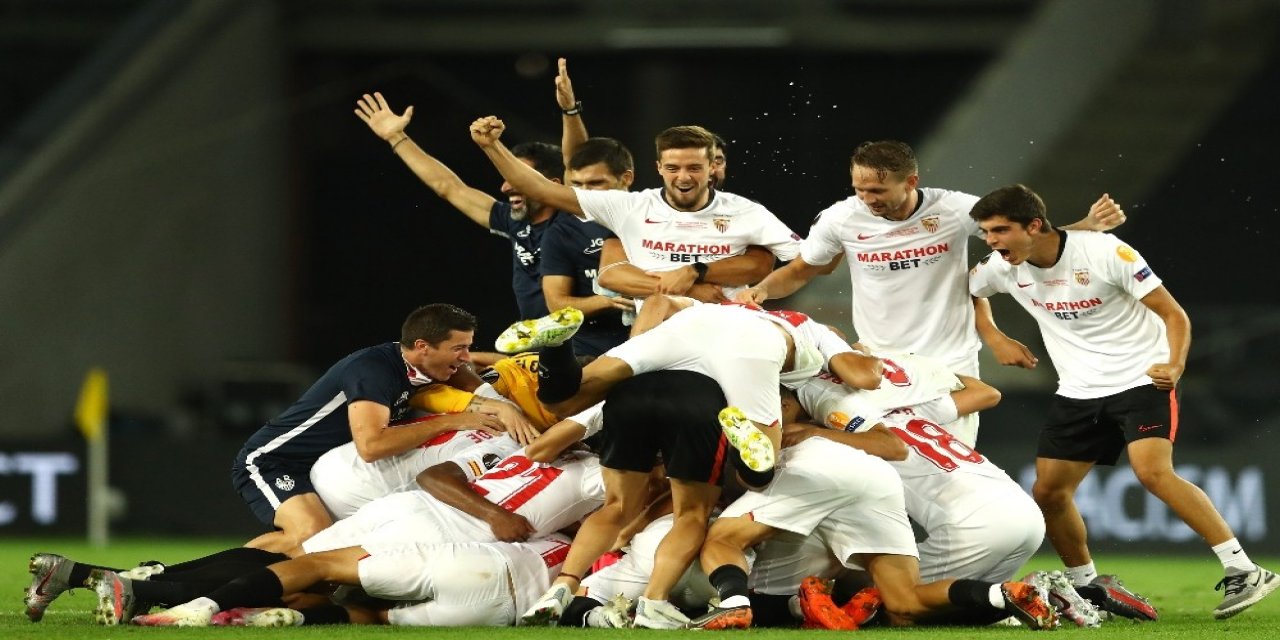 Sevilla 6'ncı kez UEFA Avrupa Ligi Kupasını kaldırdı