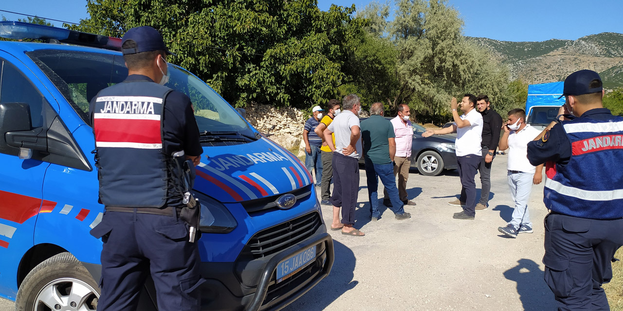 6 pozitif vaka ve 11 temas tespit edilen bin nüfuslu köy karantinaya alındı 