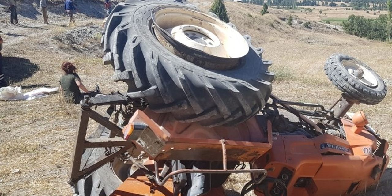 Hayvan gübresi yüklü traktör devrildi! 6 yaralı