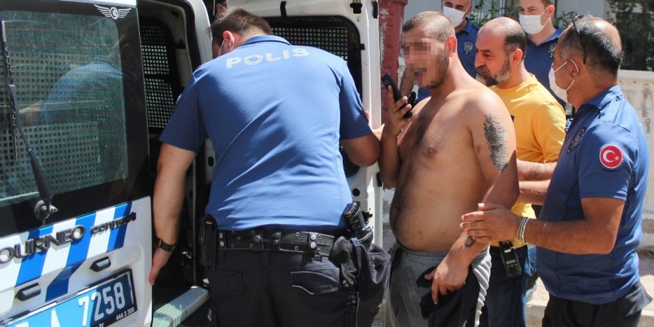 Antalya'da dehşet anları! Annesini satırla rehin aldı tehditler savurdu