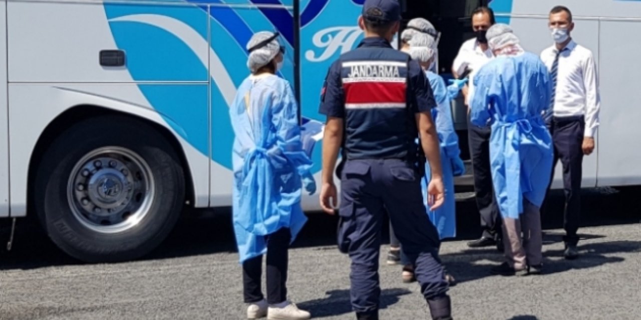 Koronavirüs testi pozitif çıktı İzmir'den Erzurum'a giderken yakalandı