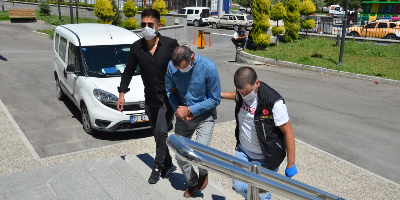 Karaman'da yakalanan 2 dolandırıcı tutuklandı