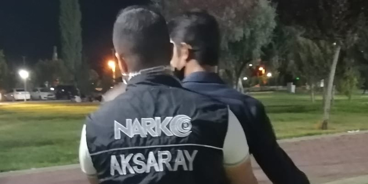 Yolcu otobüsünde 1 kilo esrarla yakalanan 2 kişi tutuklandı