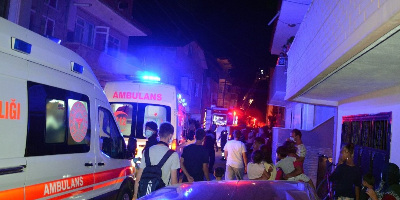 Çocukların çıkardığı yangın 4 katlı binayı kullanılmaz hale getirdi!