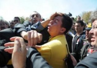 Yıldız'a yumruk atan öğretmen serbest