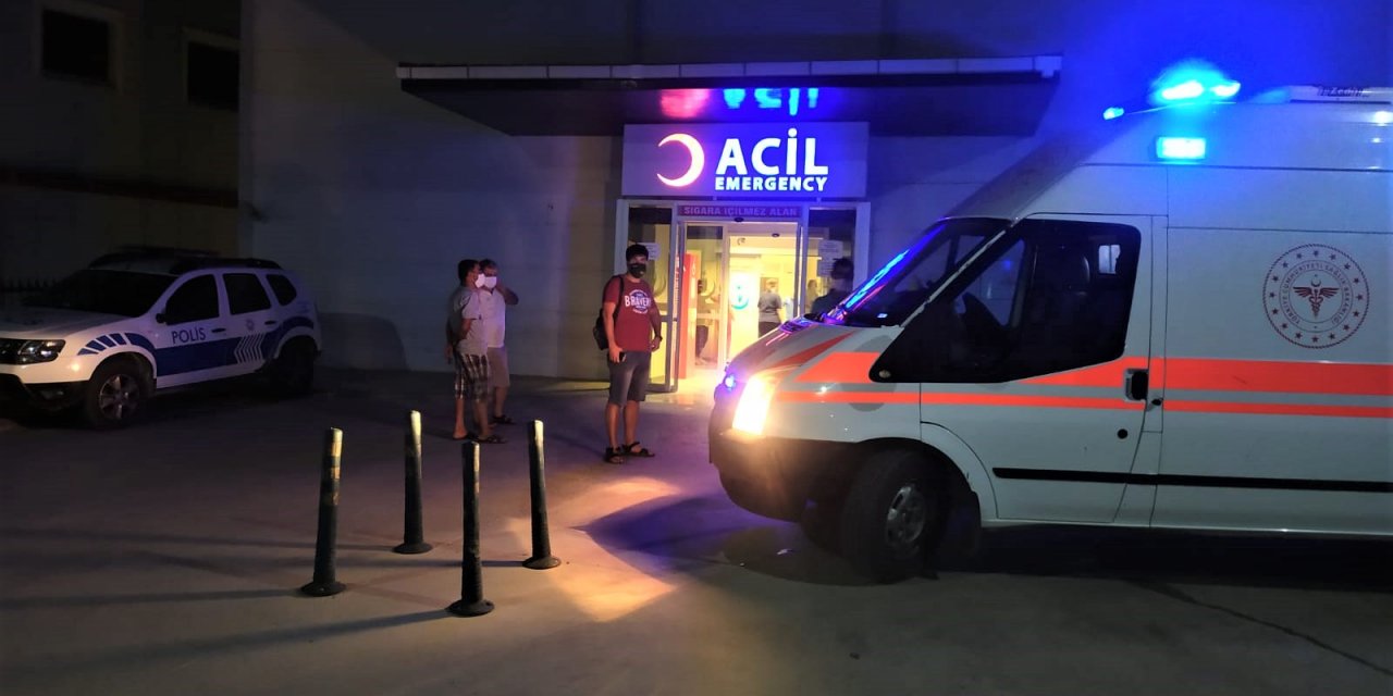 17 yaşındaki sürücü kafe önündeki masada oturanlara çarptı! Aynı aileden 5 yaralı