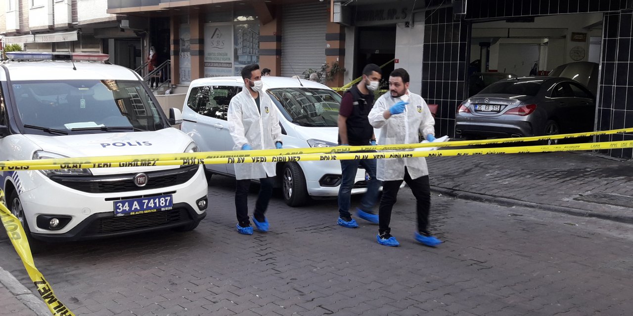Aynı evde yaşayan yabancı uyrukluların bıçaklı kavgasında 1 kişi öldü 1 kişi yaralandı