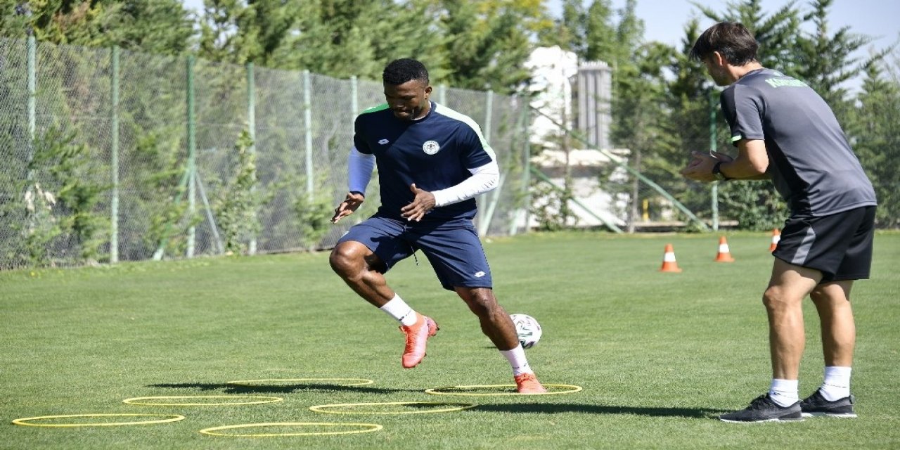 Konyaspor'un yeni transferi Eduok takımdan ayrı çalışıyor