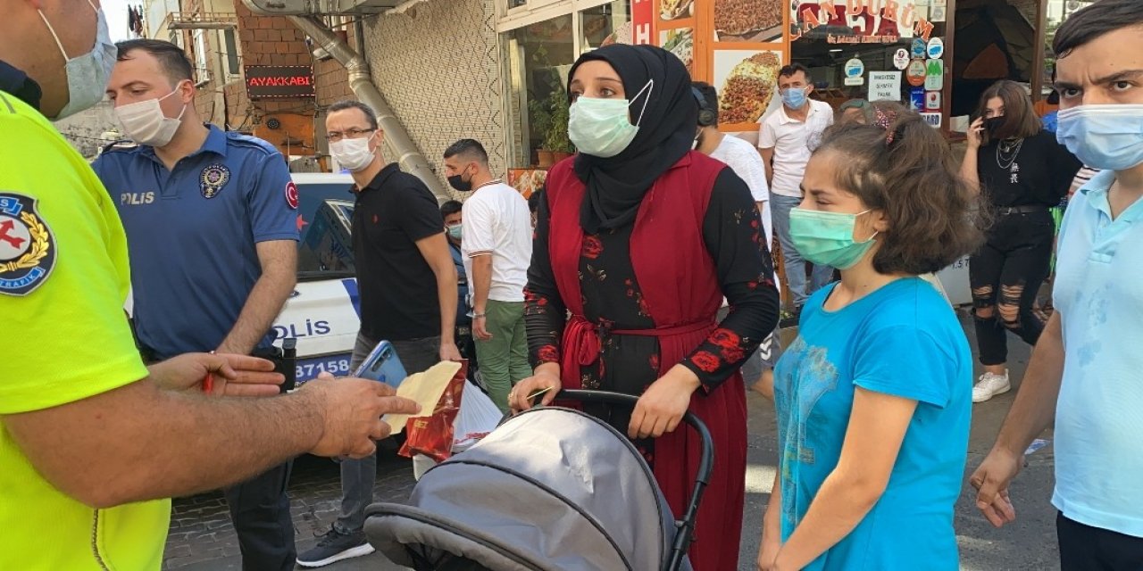 Polis uygulamasından kaçan minibüsçü dehşet saçtı! Polis bebek arabasını parçalayan sürücünün peşinde