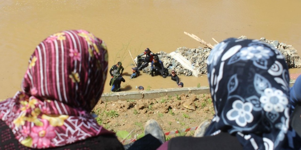 Giresun'da selde kaybolan şahsın cansız bedeni sudan çıkartıldı