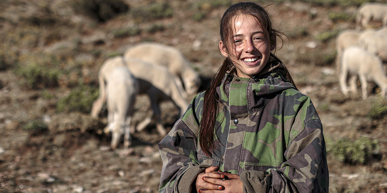 Emine Erdoğan Yörük kızı Emine'ye bilgisayar hediye edecek