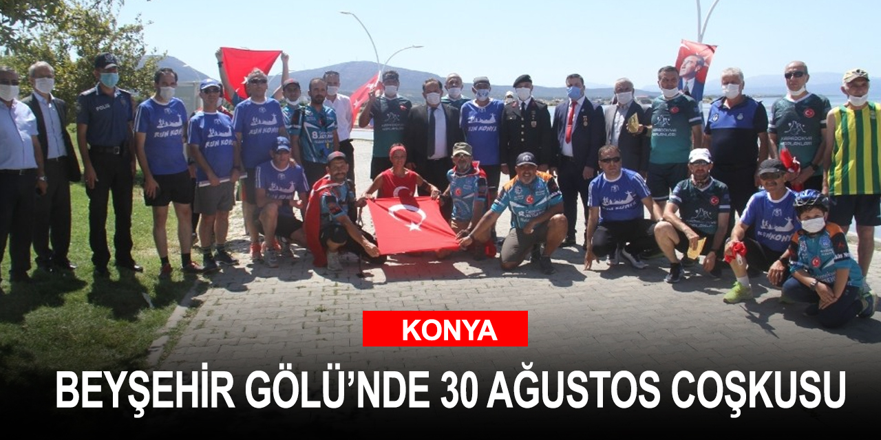 Konya Beyşehir Gölü'nde sporcuların 30 Ağustos coşkusu