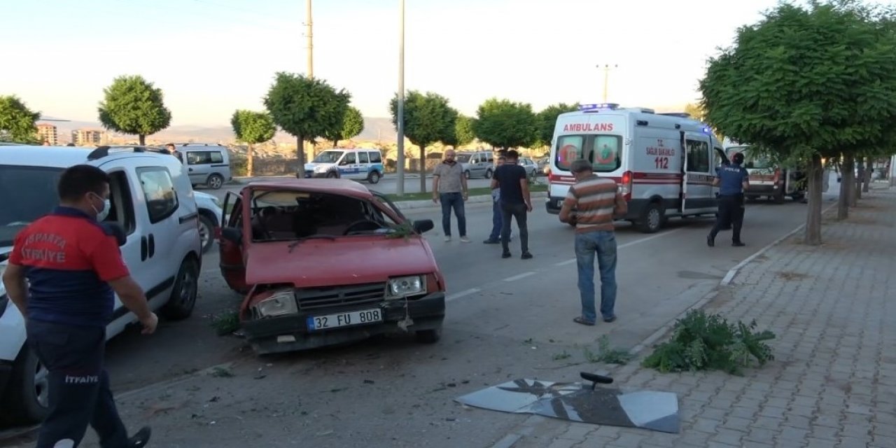 Kontrolden çıkan otomobil karşı şeride geçti! 3 kişi yaralandı