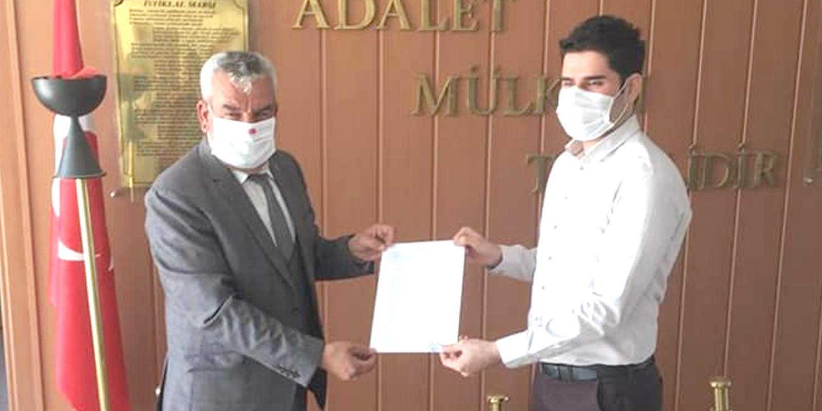 MHP Ilgın İlçe Başkanlığına yeniden seçilen Harun Ok mazbatasını aldı