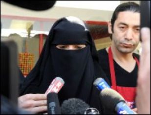 Fransa peçeyi resmen yasakladı!