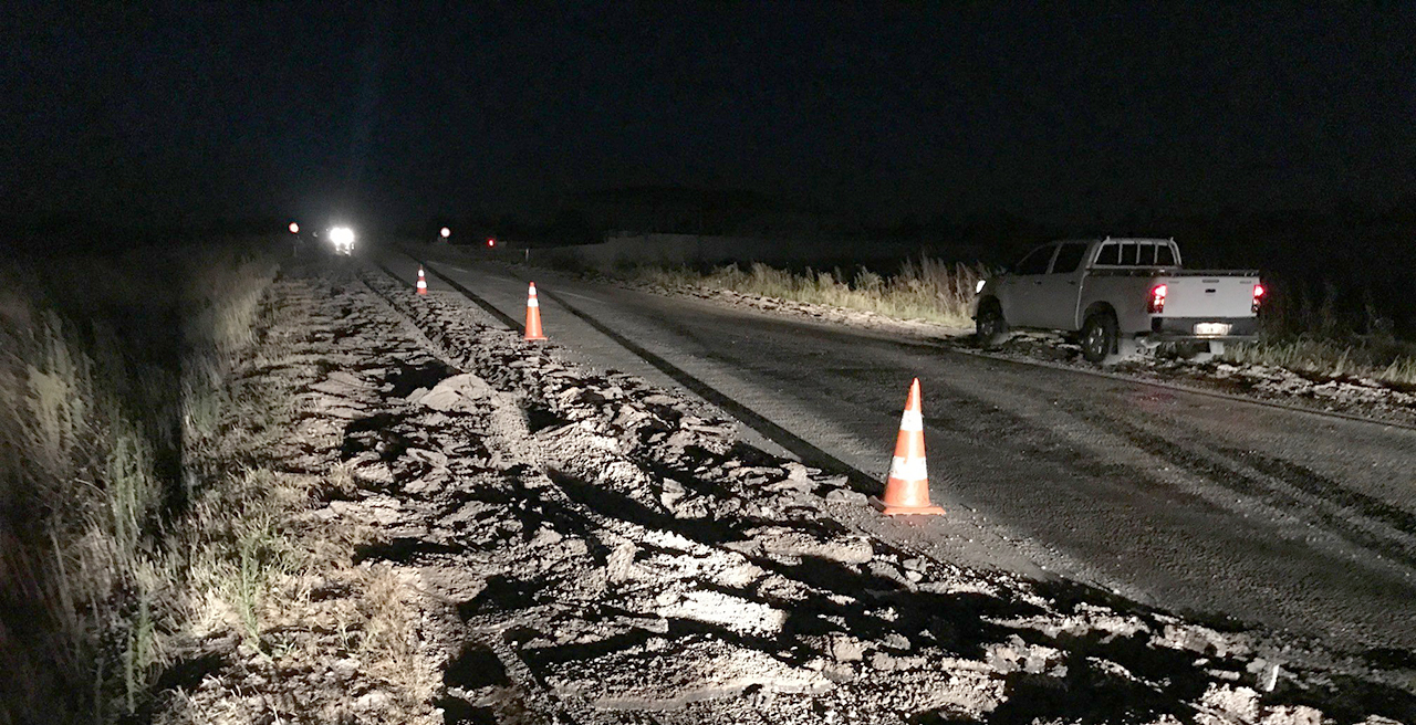 Pulluğu açık unutan çiftçi 200 metre asfaltı delik deşik etti