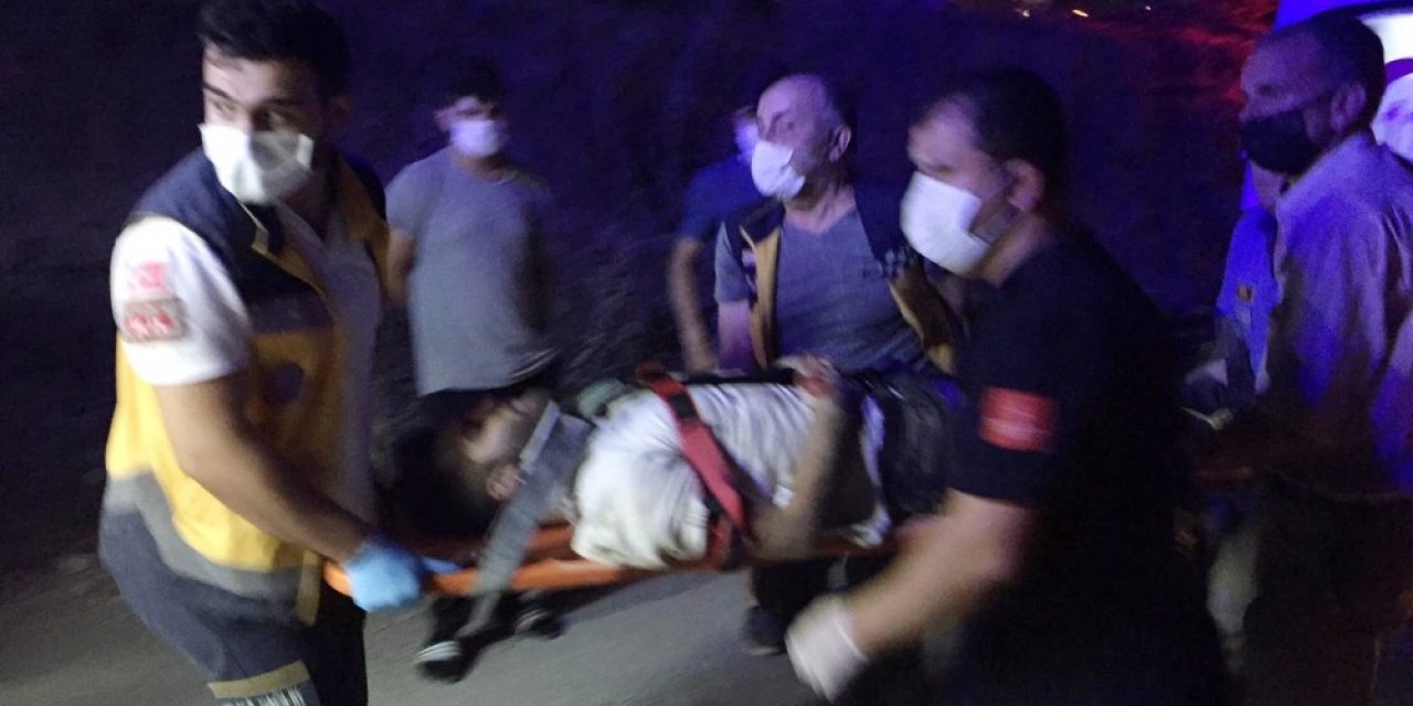 Takla atarak dereye uçan otomobilde can pazarı! 4 kişi hastaneye kaldırıldı