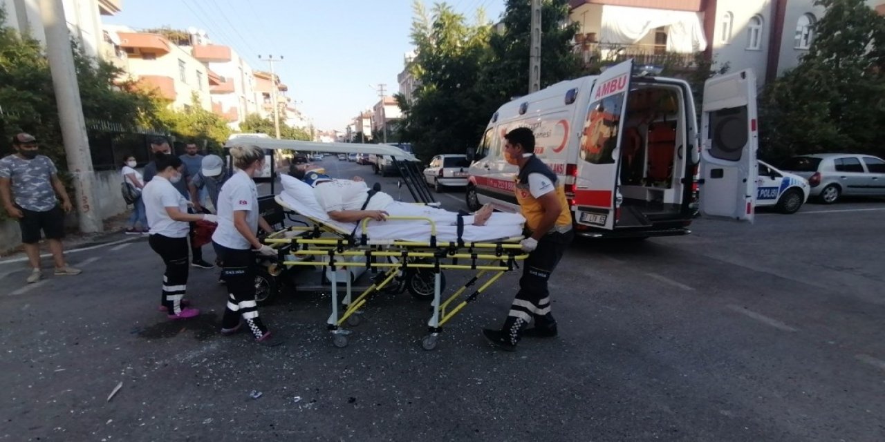 Bisiklet engelli vatandaşın elektrikli bisikletiyle çarpıştı! 3 kişi yaralandı