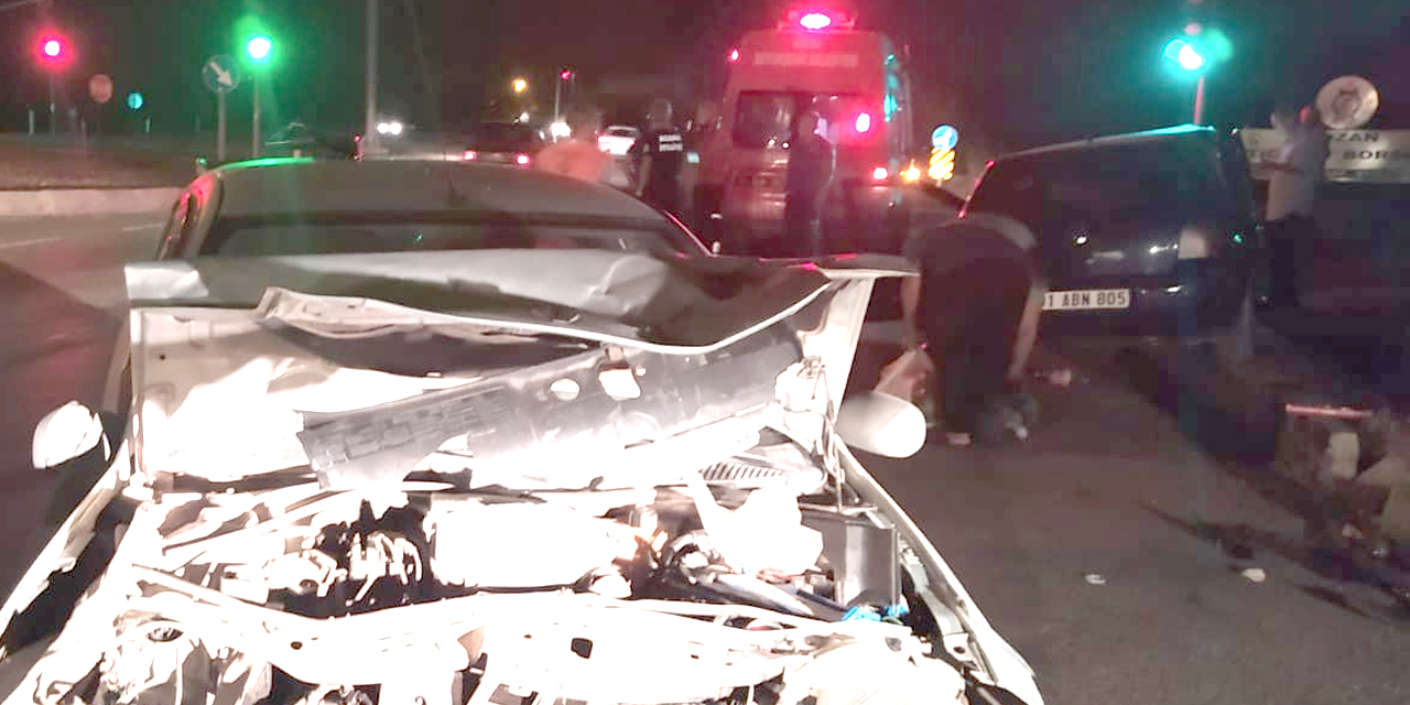 Kozan'da feci kaza! 3'ü ağır 6 kişi yaralandı