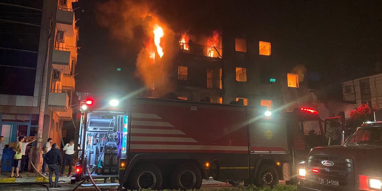 İzmir'de 4 katlı apartmanda yangın çıkan yangın korkuttu