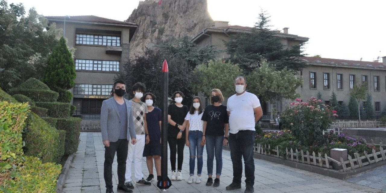 'Tulpar Roket Takımı' 500 metre uçuş yapabilen roket üretti