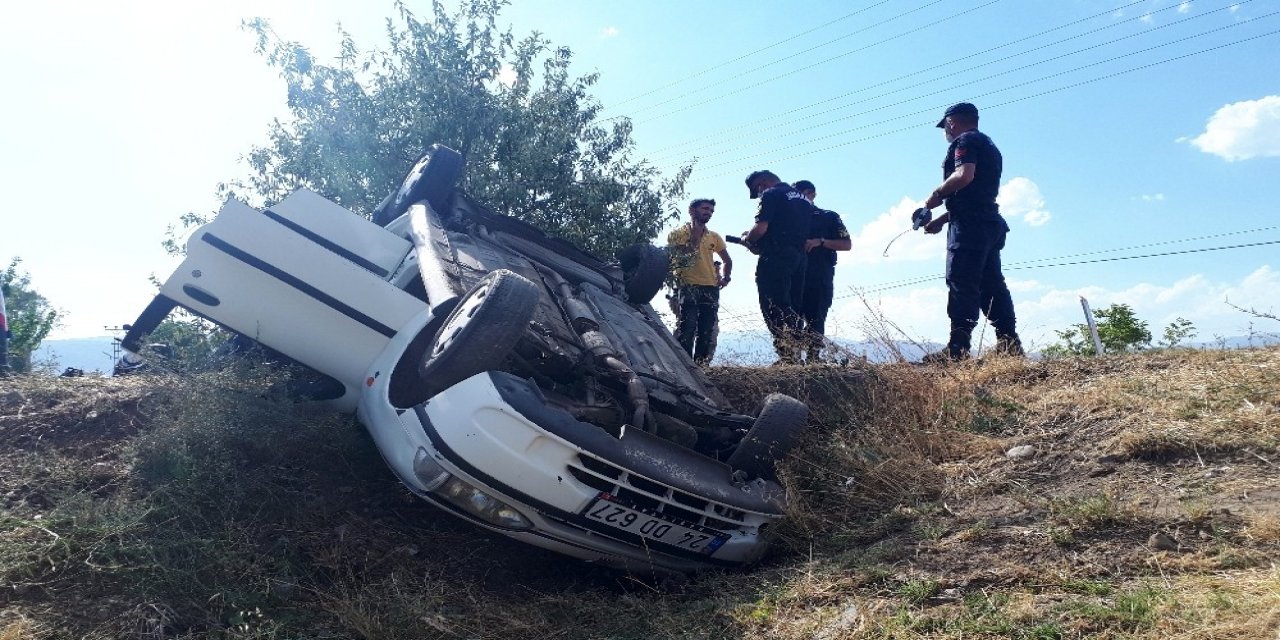 Takla atan otomobilde kızı yaralanan anne oğluna sarılıp gözyaşı döktü