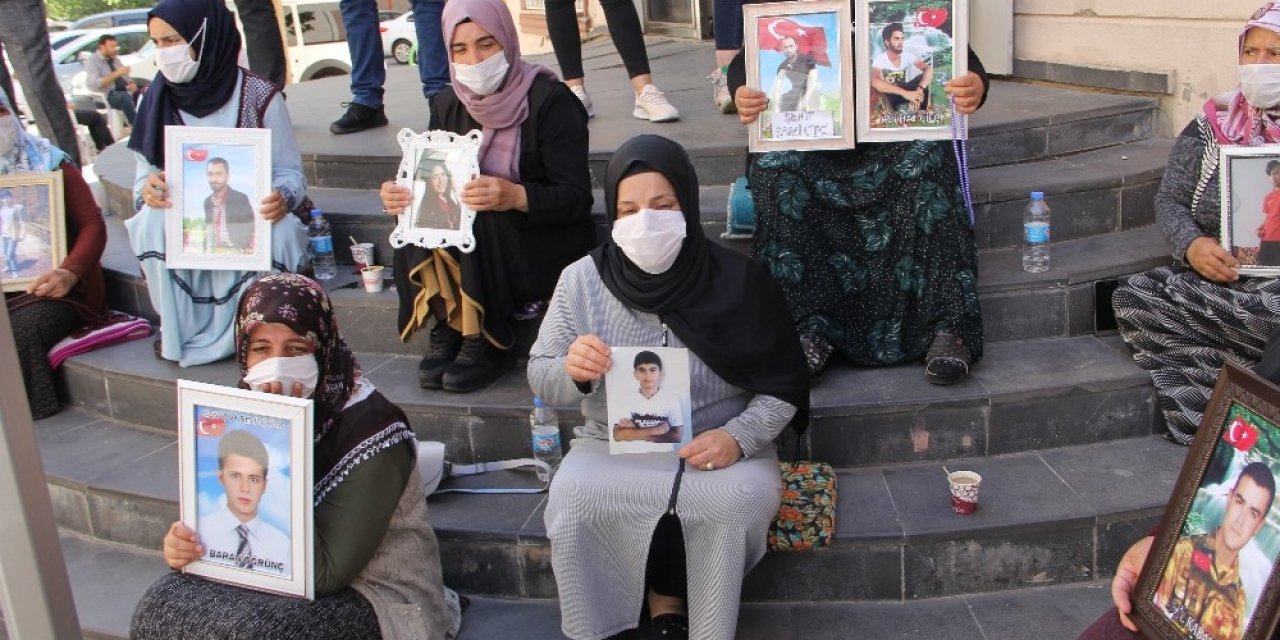 Evlat nöbetinin 370'inci gününde bir aile daha katıldı! TEOG sınavına diye çıkmıştı