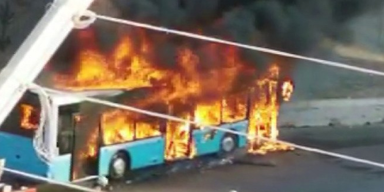 Özel halk otobüsü alev topuna döndü