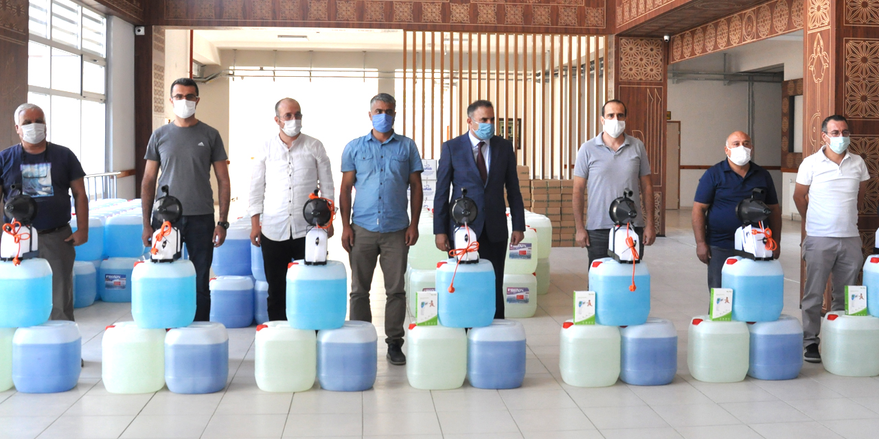 Konya Akşehir'de okul öncesi ve birinci sınıflar için okullara hijyen malzemesi dağıtıldı