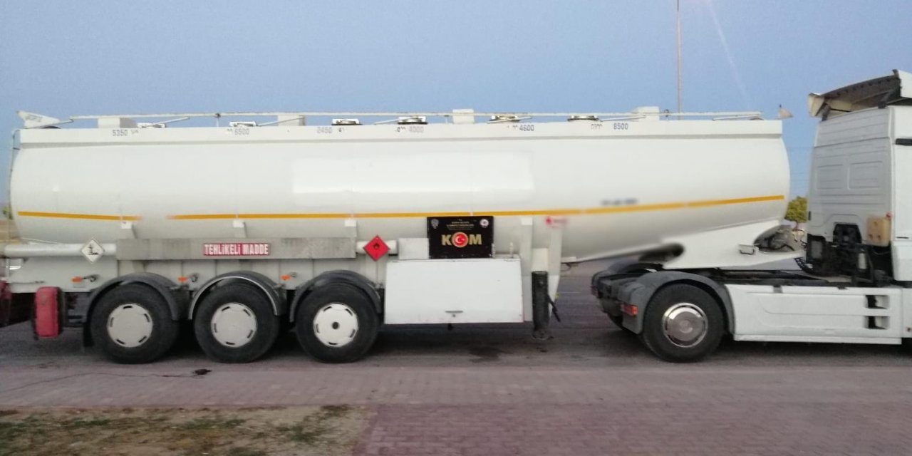 Konya'da yol uygulamasında şüphelenilen tırda 26 bin 500 litre kaçak akaryakıt yakalandı