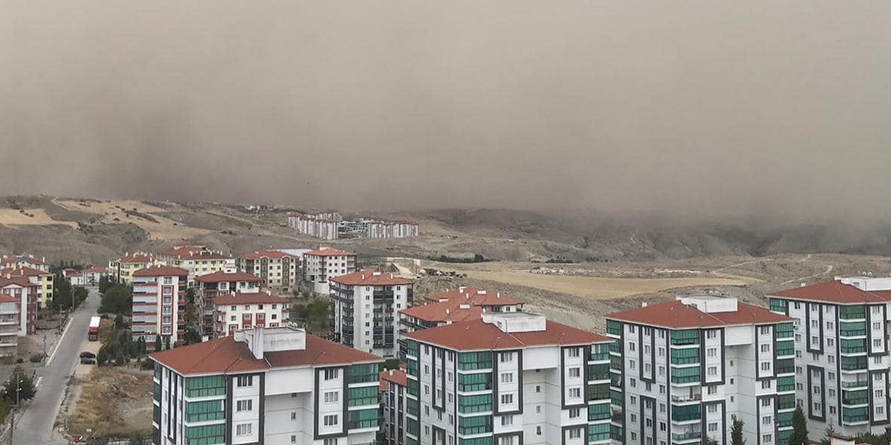 Kuvvetli rüzgar Ankara'da toz fırtınasına neden oldu! Konya'nın bazı ilçeleri de etkilendi