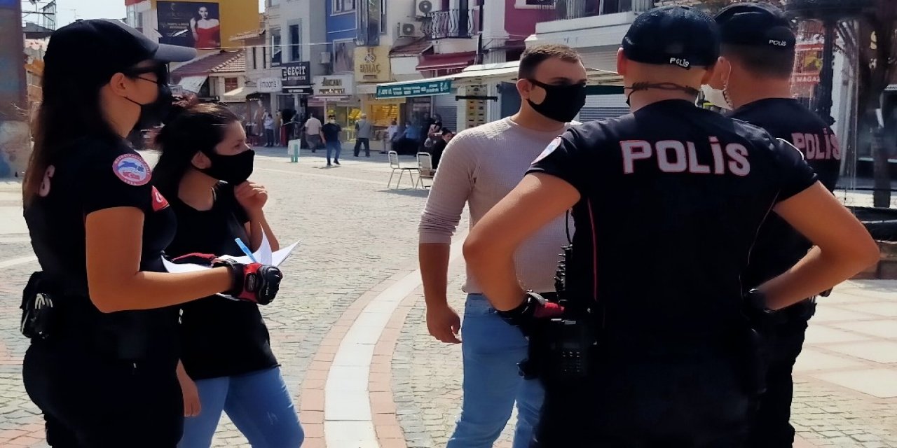 Polisi görünce taksalar da maske cezasından kaçamadılar