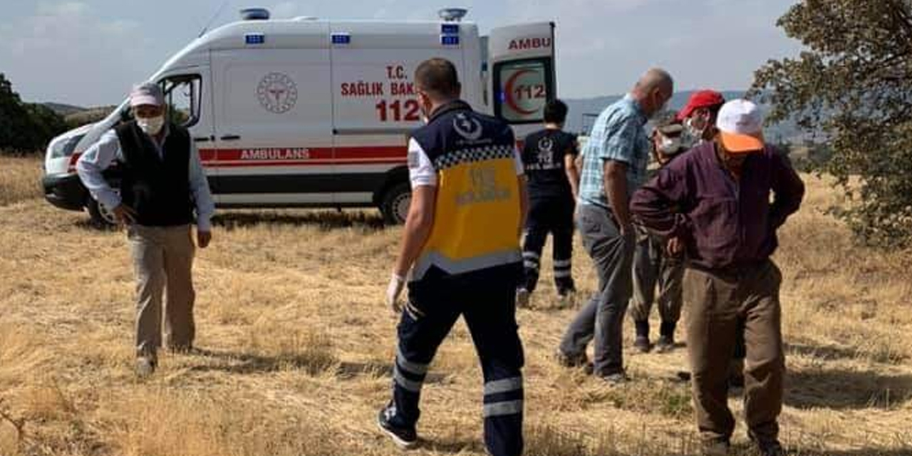 Koyulhisar'da traktör şarampole devrildi! 4 yaralı