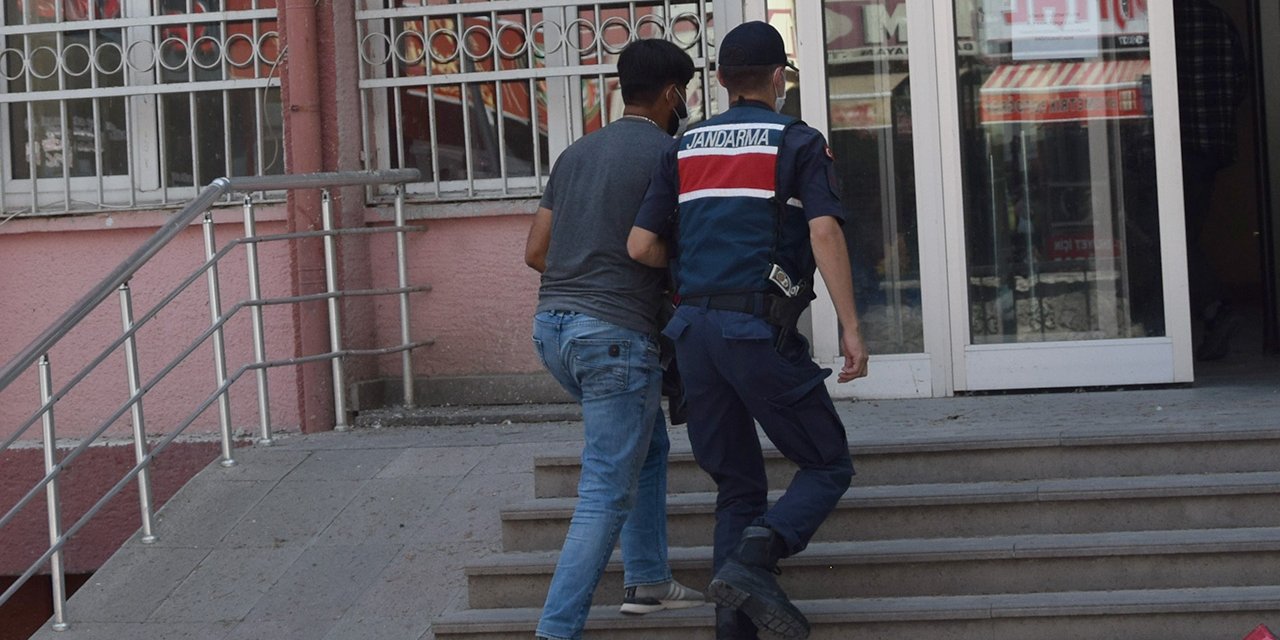 Konya Kulu'da 24 ruhsatsız tabancayla yakalanan 2 kişi tutuklandı