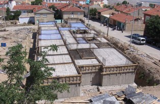 Yunak Adalet Sarayı inşaatı devam ediyor