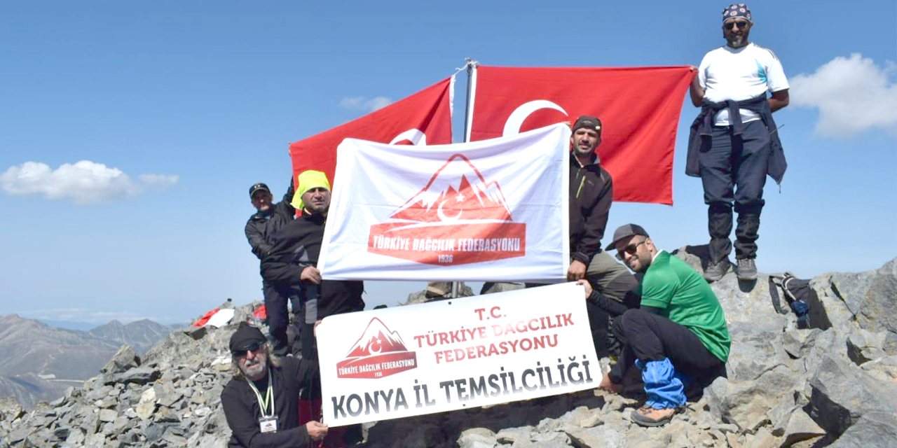 Konyalı dağcılar Kaçkar Dağları'nda zirveye ulaştı