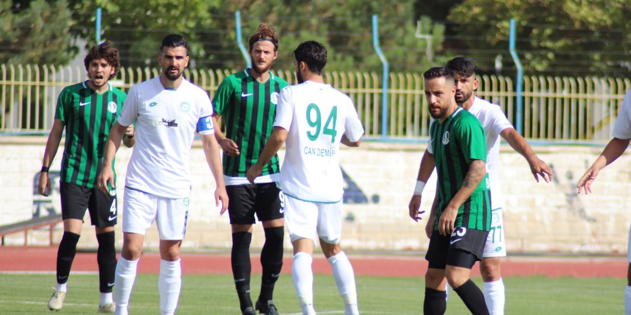 1922 Konyaspor sahasında Sakaryaspor'a 1-0 mağlup oldu