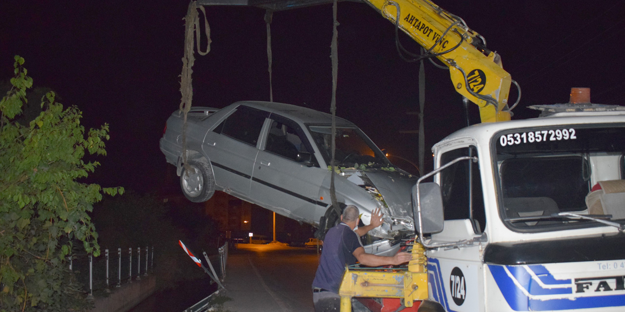 Sulama kanalına uçan aracından burnu kanamadan çıktı