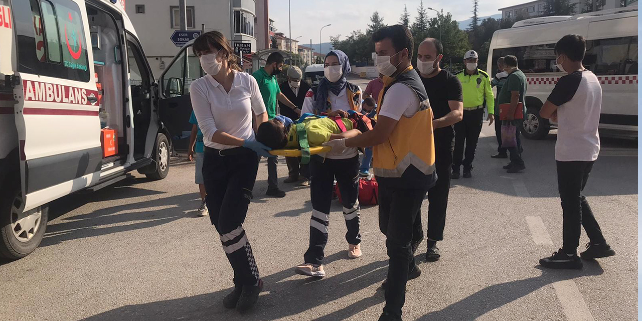 Yola fırlayan çocuk arabaya çarparak yaralandı